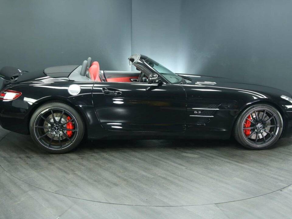 Image 6/30 of Mercedes-Benz SLS AMG Roadster (2012)