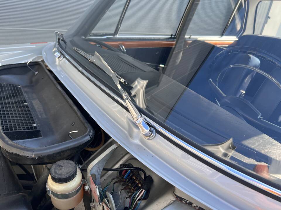 Image 16/30 of BMW 2000 tilux (1968)