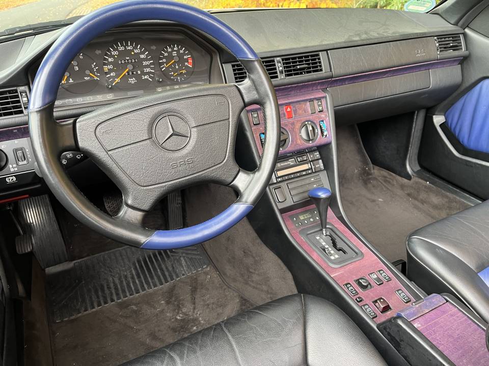 Bild 13/39 von Mercedes-Benz E 200 (1995)