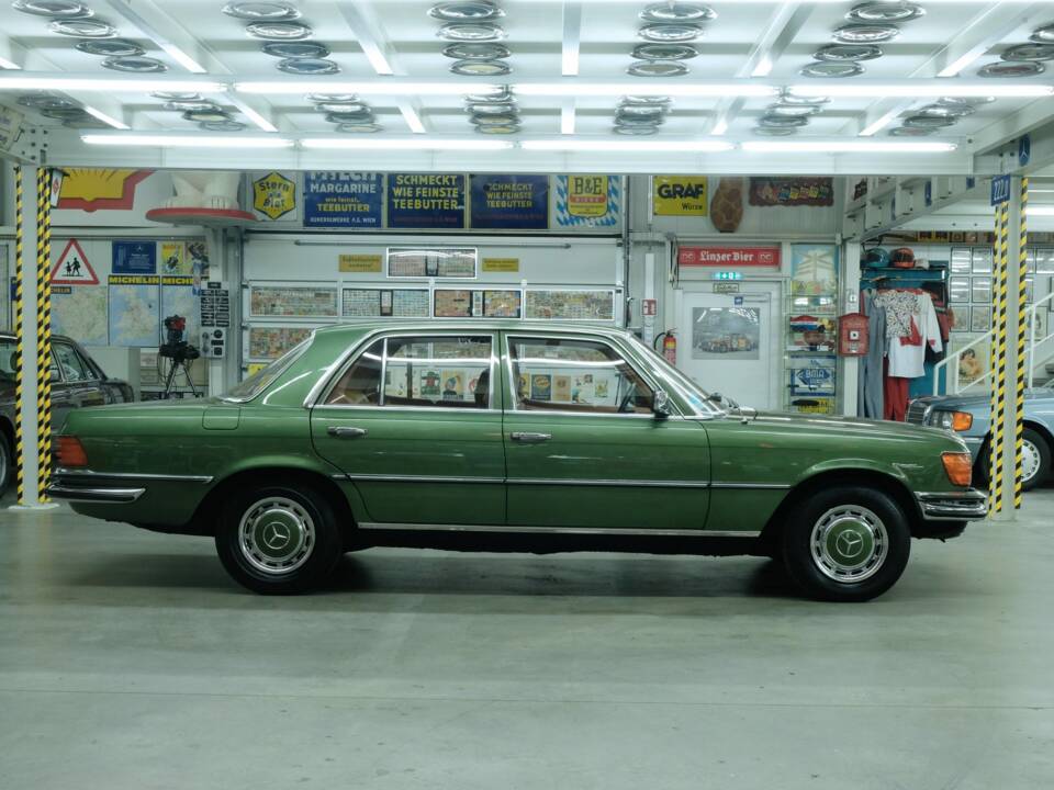 Image 13/50 de Mercedes-Benz 350 SE (1975)