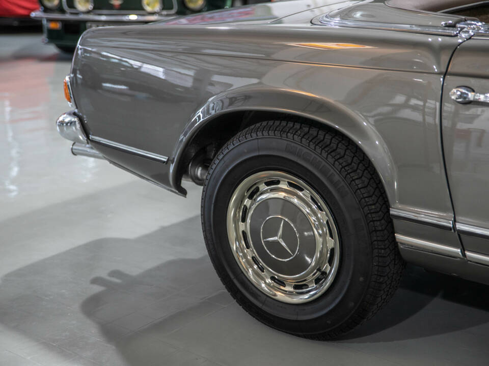 Image 12/35 of Mercedes-Benz 280 SL (1969)