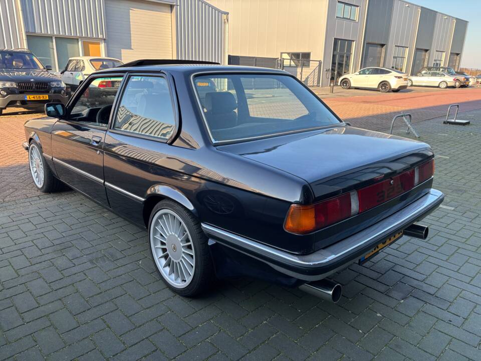 Image 6/28 of BMW 323i (1982)