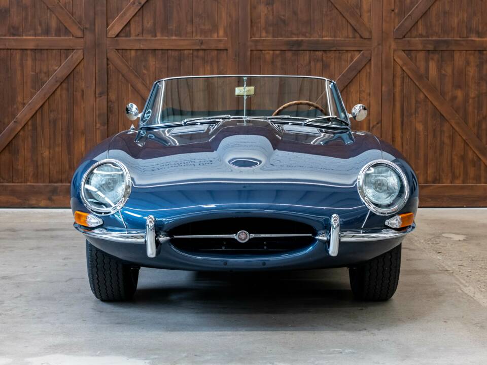 Image 2/36 of Jaguar E-Type 3.8 (1963)