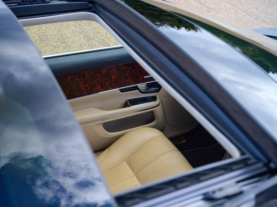 Bild 47/50 von Jaguar XJ 5.0 (2010)