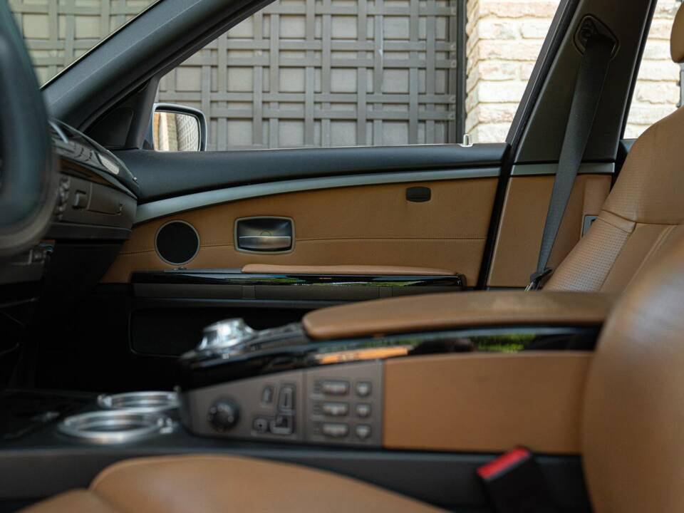 Image 32/50 de BMW 745Li (2001)