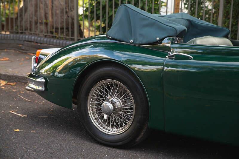 Image 28/50 of Jaguar XK 150 DHC (1954)