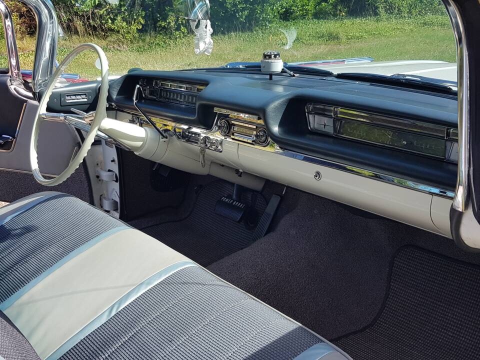 Imagen 14/30 de Oldsmobile 98 Holiday SceniCoupe (1959)