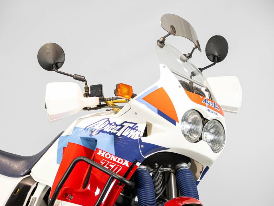 Image 22/50 of Honda DUMMY (1990)