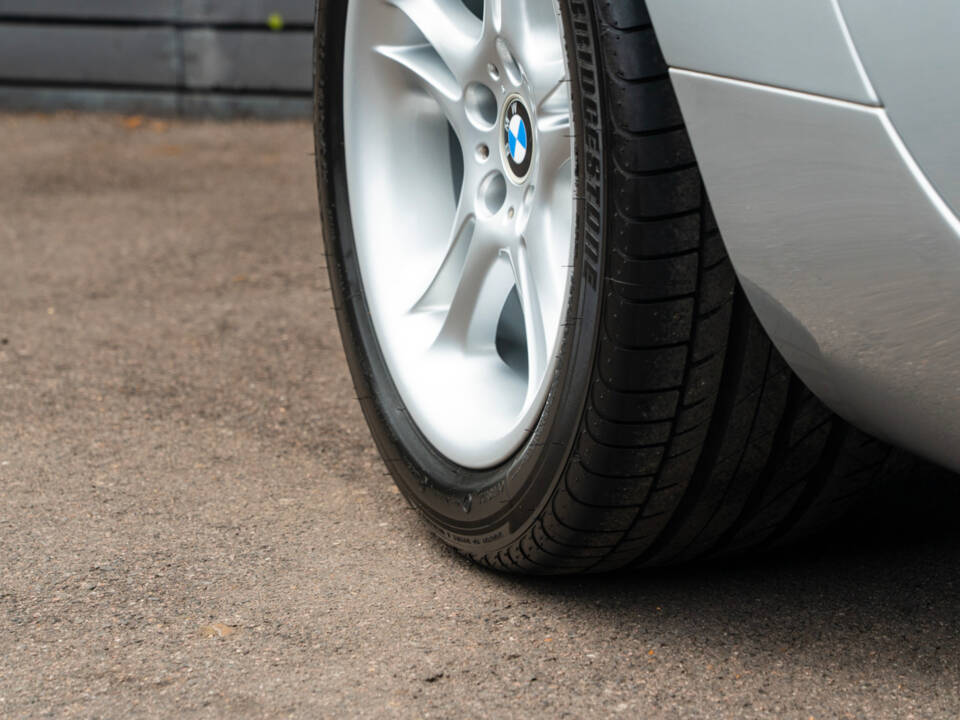Image 39/53 of BMW Z8 (2001)