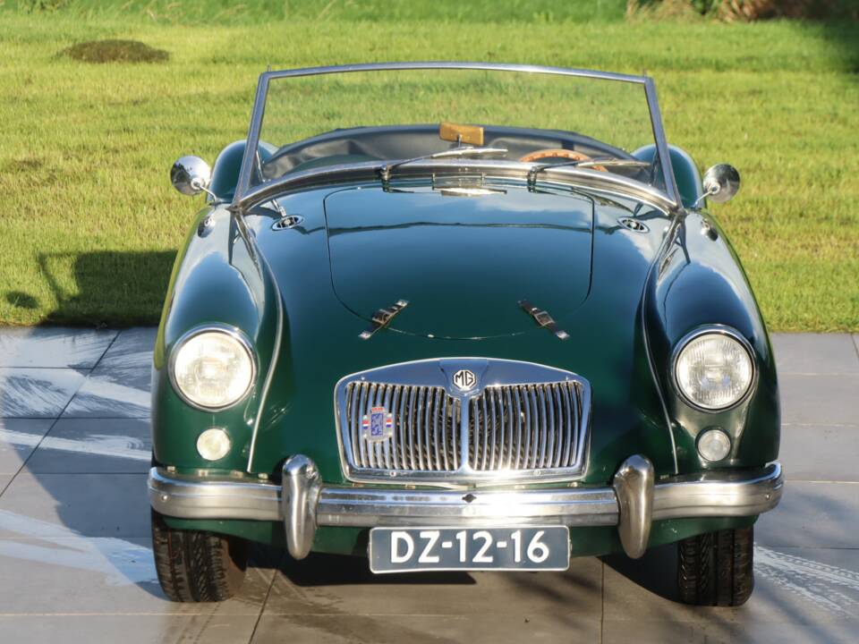 Image 10/50 of MG MGA Twin Cam (1959)