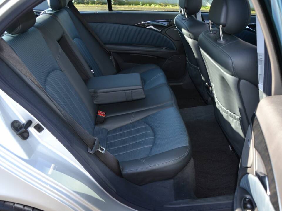 Imagen 28/100 de Mercedes-Benz E 55 AMG (2003)