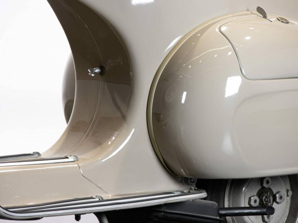 Image 27/50 de Piaggio Vespa 125 (1959)