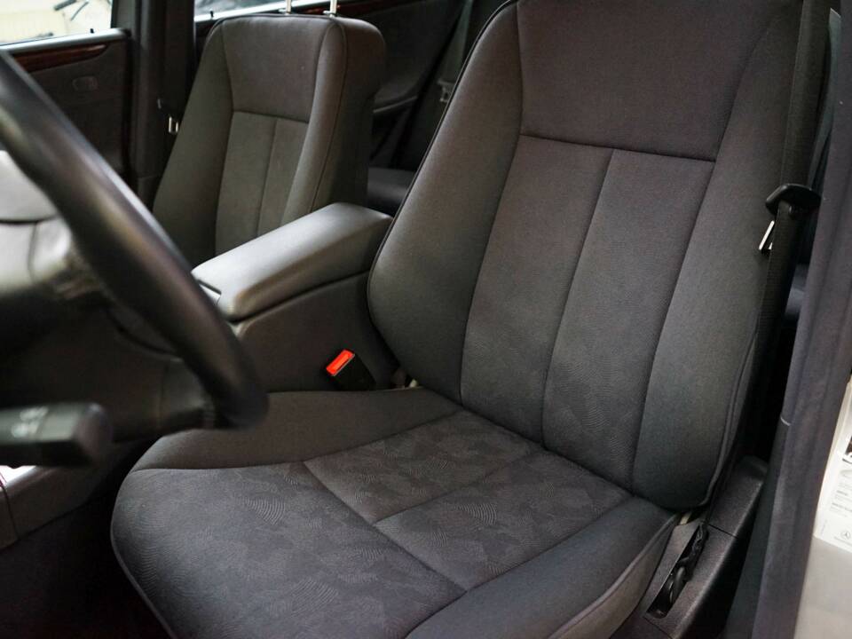 Bild 28/38 von Mercedes-Benz E 200 Kompressor (2001)