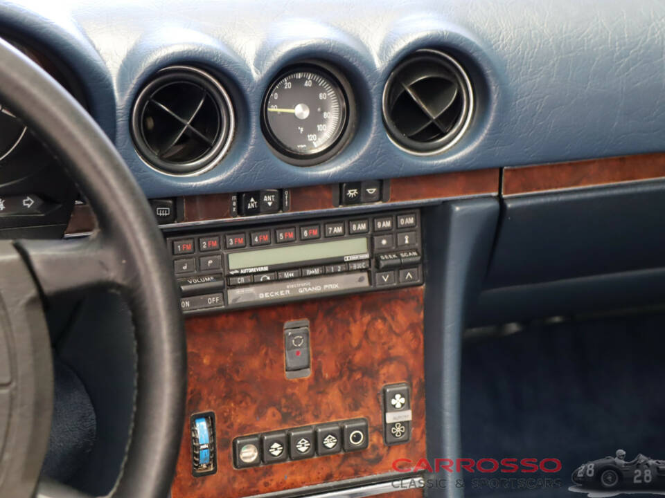 Image 23/50 of Mercedes-Benz 560 SL (1988)