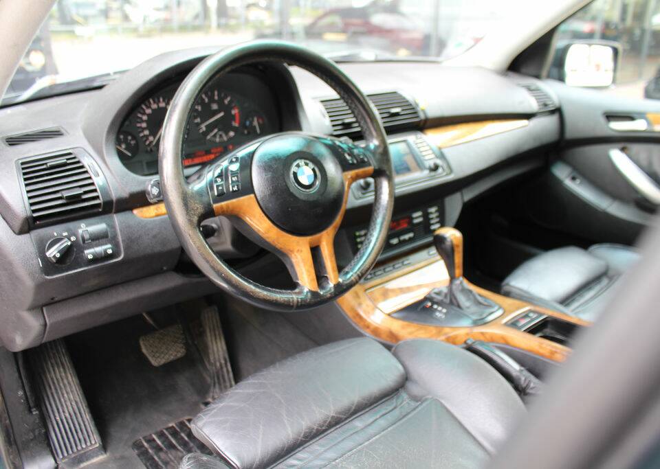 Bild 2/8 von BMW X5 4.4i (2001)