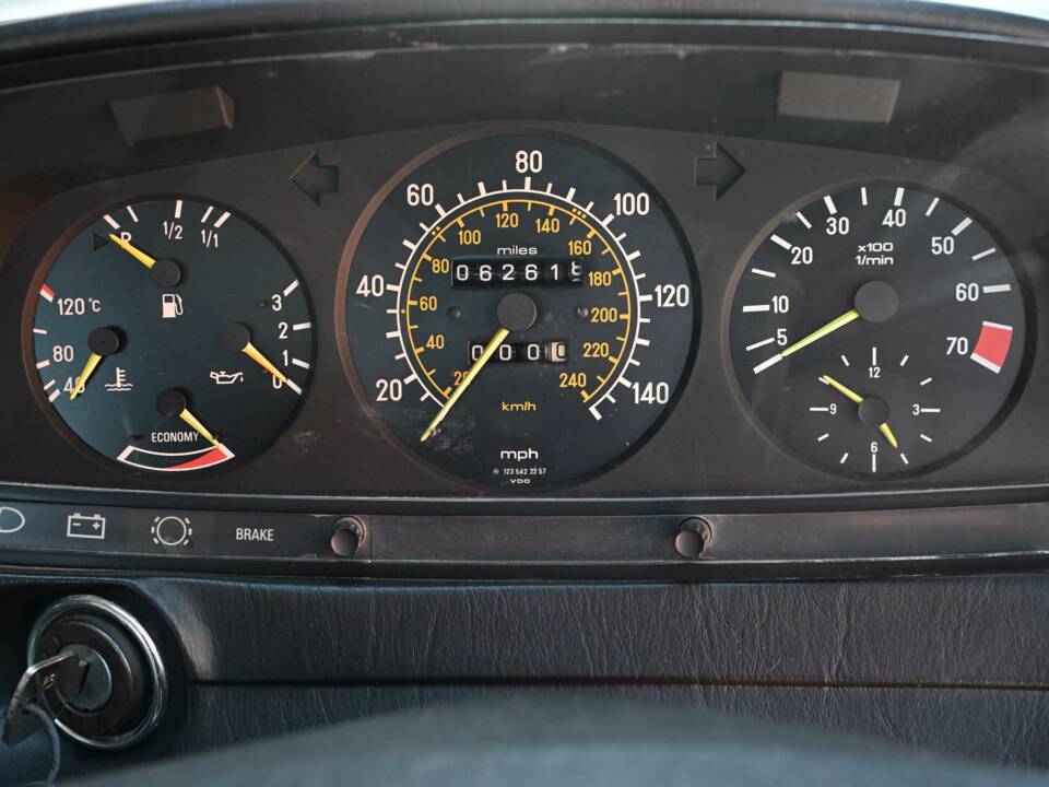 Bild 40/50 von Mercedes-Benz 280 CE (1983)