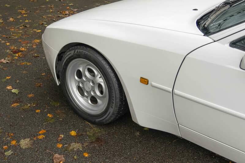 Image 28/41 de Porsche 944 Turbo (1986)