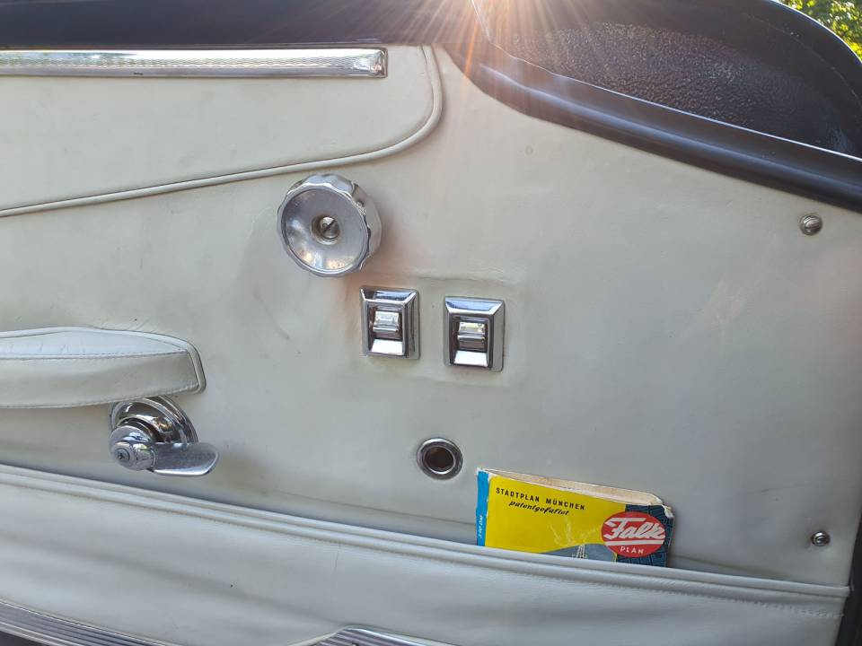 Image 33/58 of Maserati 3500 GTI Touring (1963)