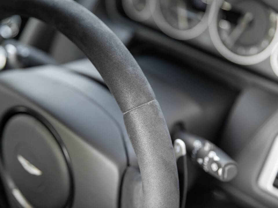 Image 49/50 of Aston Martin DBS (2011)