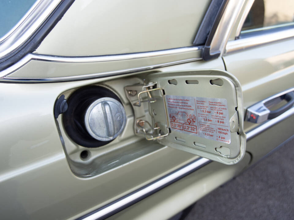 Immagine 29/29 di Mercedes-Benz 280 E (1983)