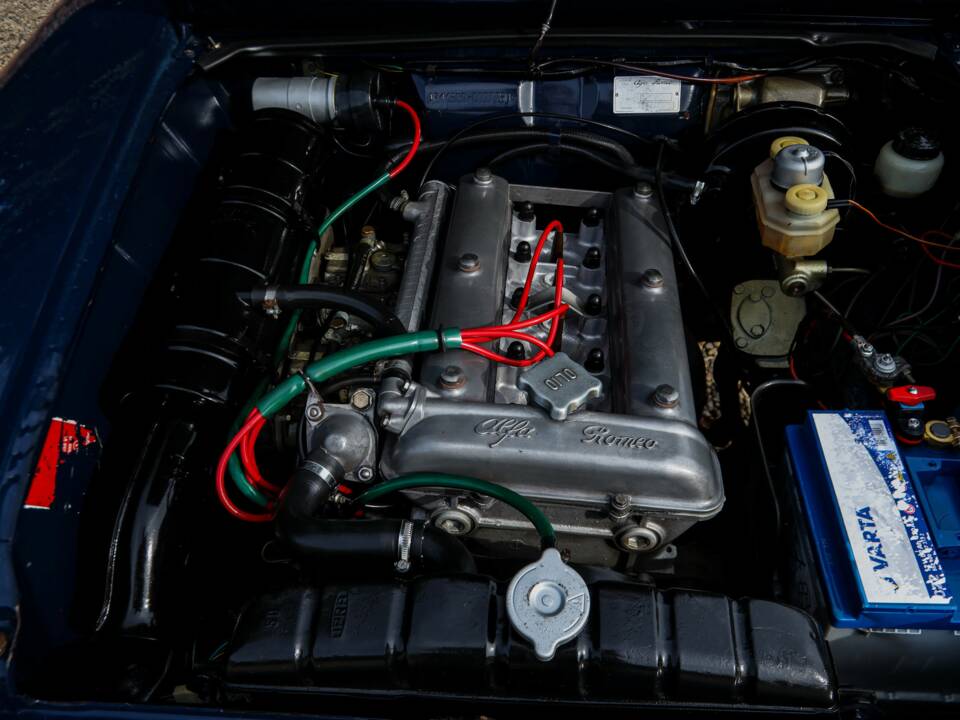 Image 28/50 of Alfa Romeo Giulia Nuova Super 1300 (1975)