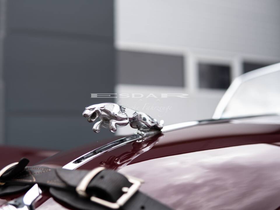 Image 12/32 de Jaguar XK 140 OTS (1955)