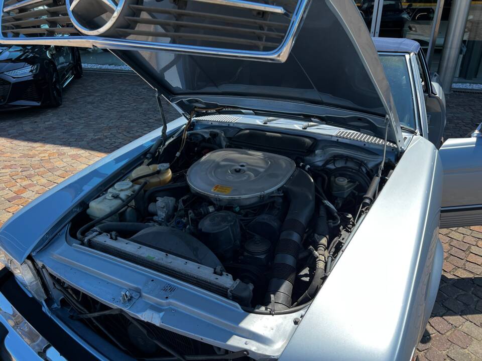 Image 15/15 of Mercedes-Benz 560 SL (1989)