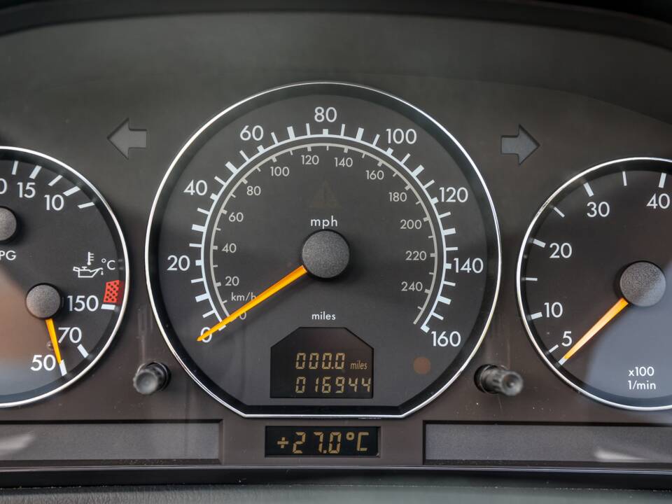 Image 18/43 of Mercedes-Benz SL 280 (2002)