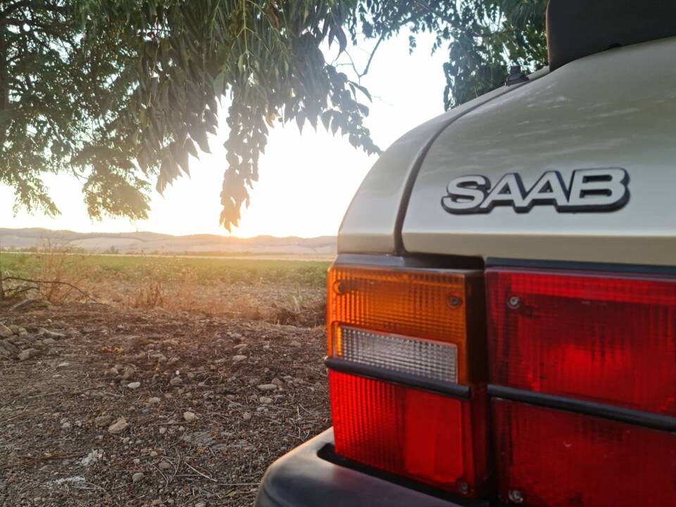 Image 20/50 of Saab 900 (1992)
