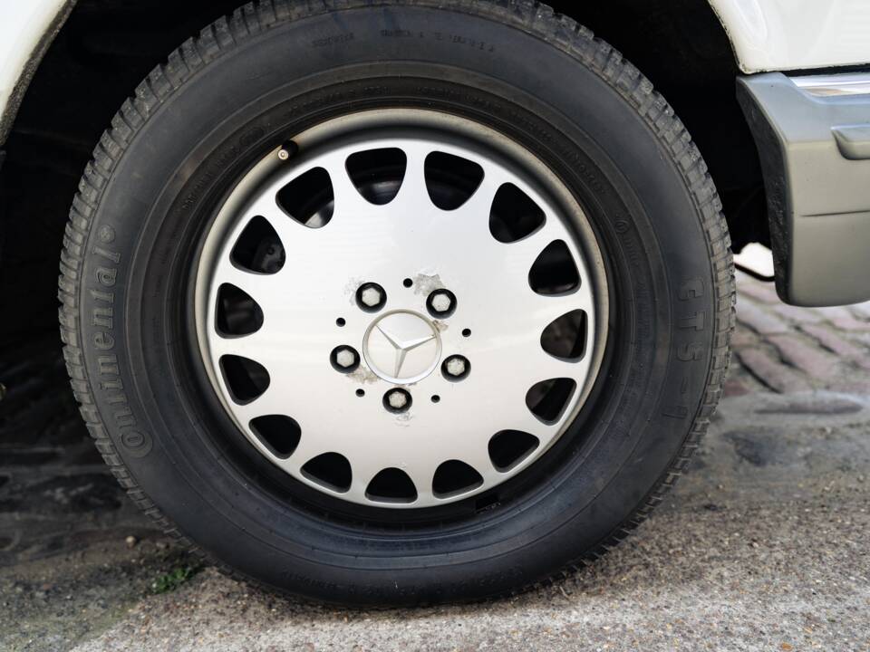 Image 42/50 of Mercedes-Benz 500 SEL (1984)