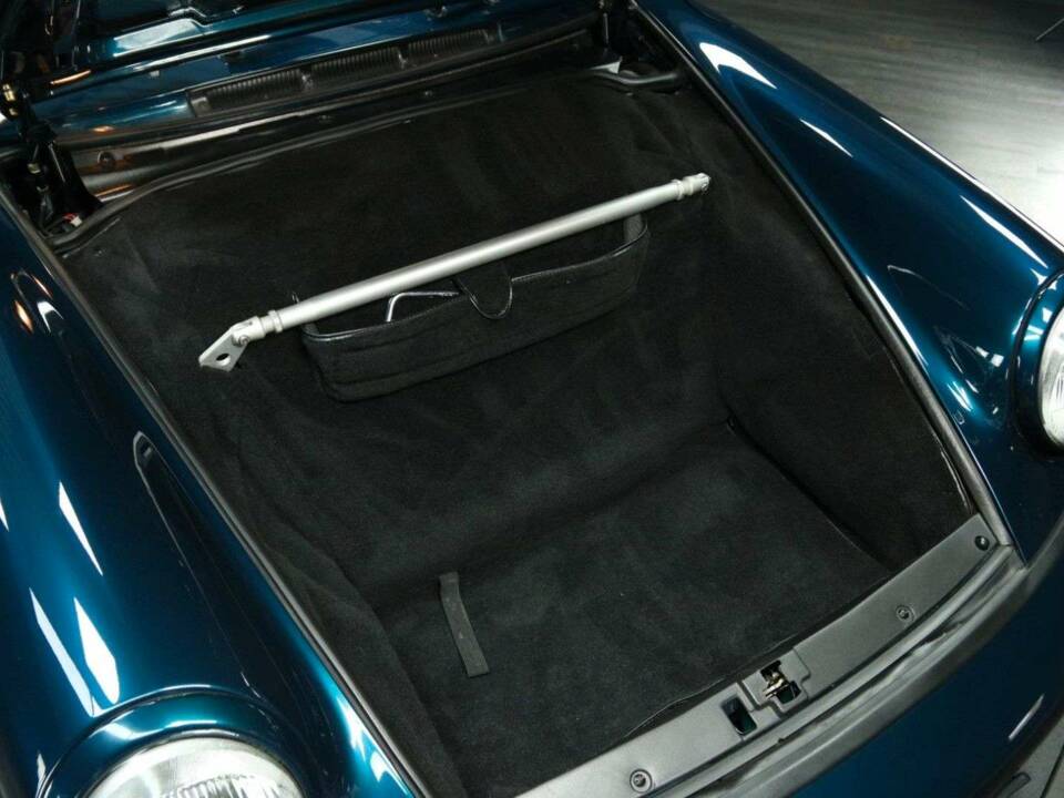 Image 27/30 of Porsche 911 Carrera 2 (WTL) (1993)