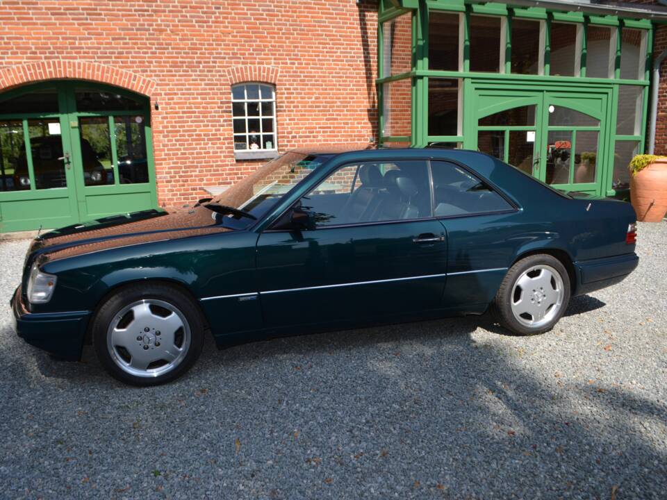 Immagine 2/15 di Mercedes-Benz E 220 (1996)