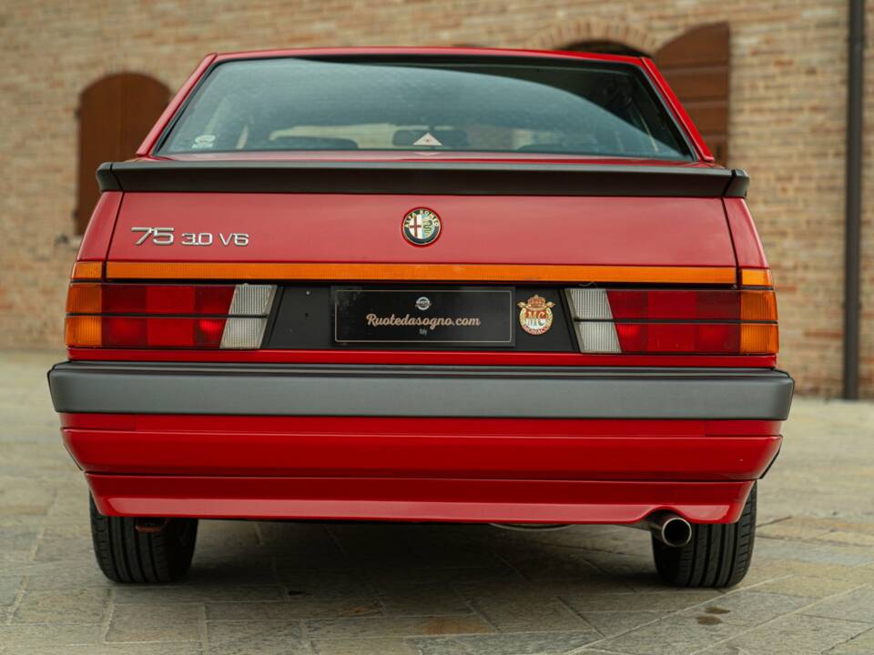 Immagine 8/50 di Alfa Romeo 75 3.0 V6 America (1987)
