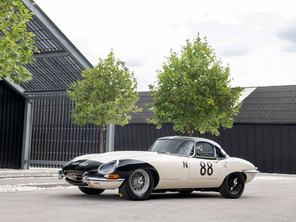 Image 1/15 of Jaguar E-Type 3.8 (1961)