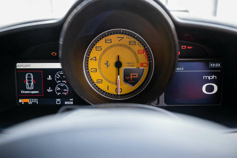 Image 22/50 of Ferrari 458 Italia (2012)