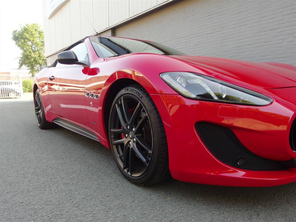 Image 21/99 of Maserati GranCabrio Sport (2015)