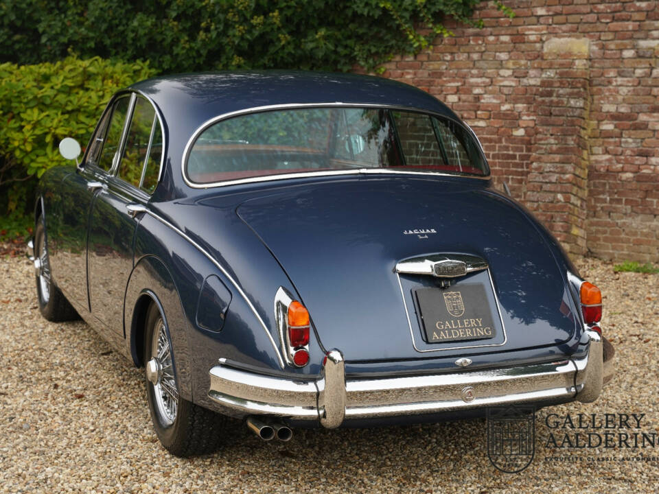 Image 44/50 of Jaguar Mk II 3.4 (1966)