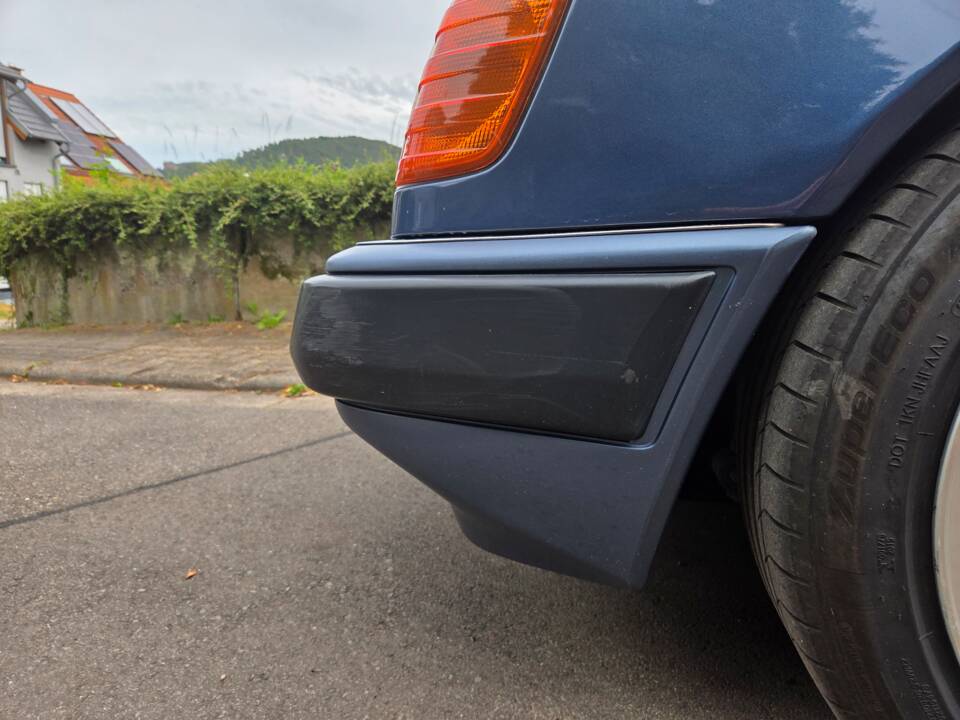 Afbeelding 36/54 van Mercedes-Benz 200 E (1992)