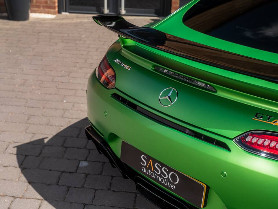 Image 35/67 of Mercedes-AMG GT-R (2018)