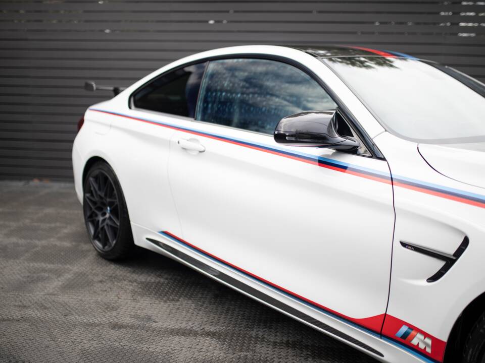 Image 32/67 of BMW M4 GTS "DTM Champion Edition" (2016)