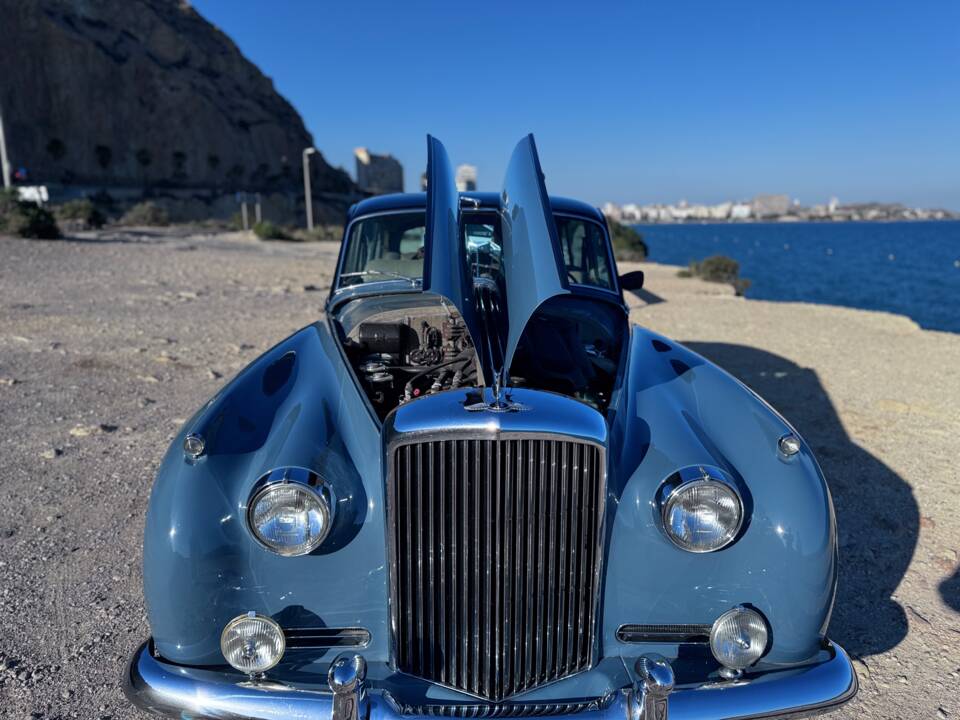 Image 44/46 of Bentley S 2 (1961)