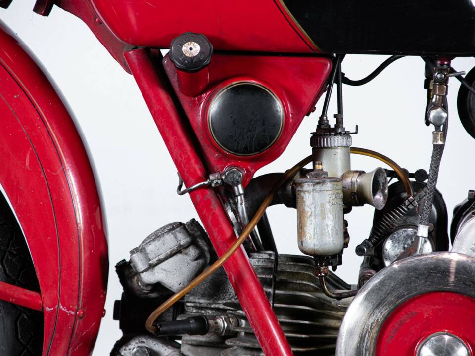Image 15/50 de Moto Guzzi 250 SS (1950)