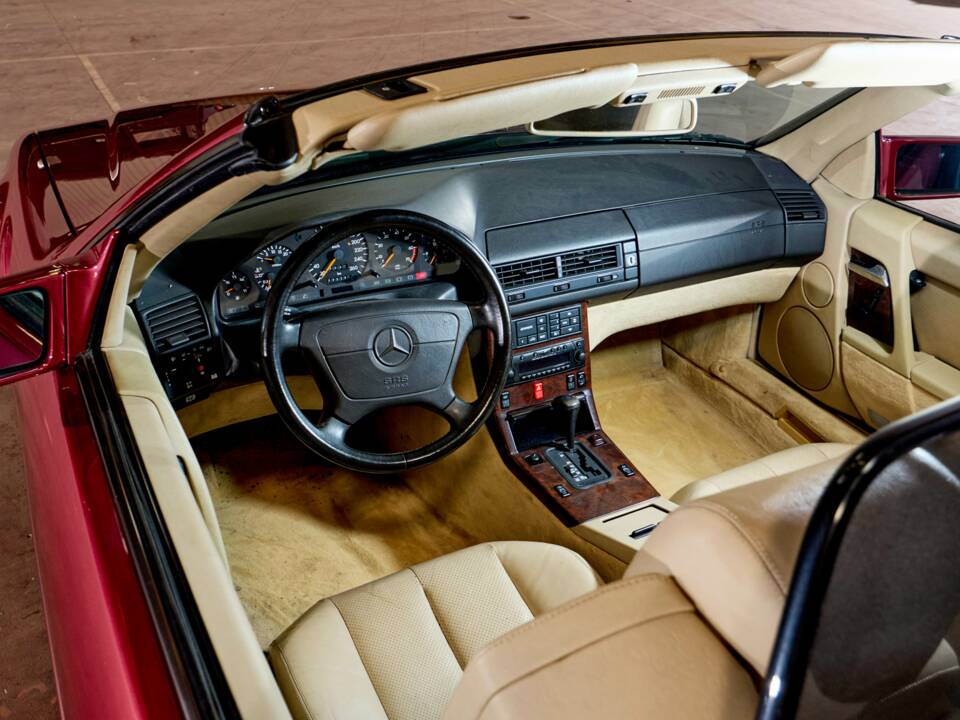 Image 33/43 of Mercedes-Benz 500 SL (1992)