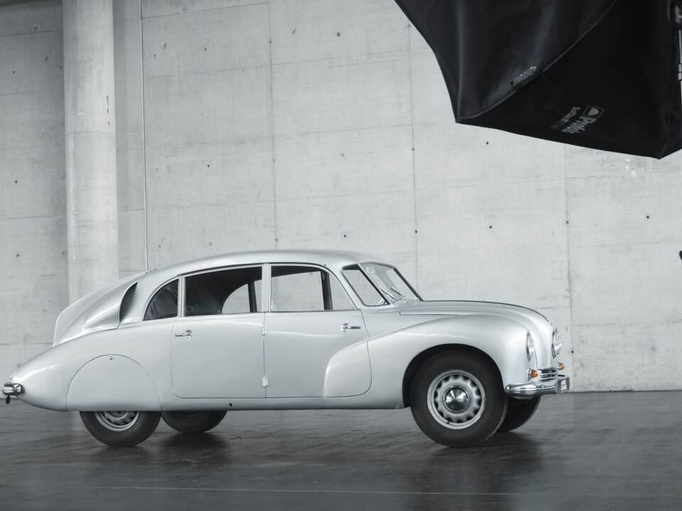 Image 18/50 of Tatra T 87 (1949)