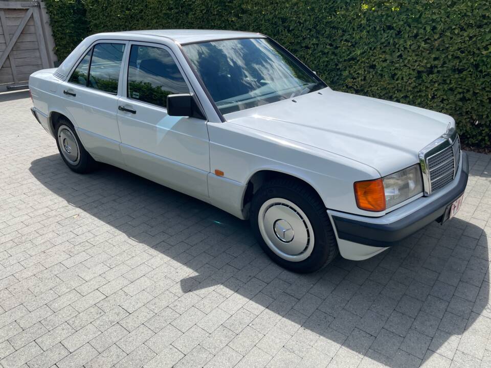 Image 2/57 of Mercedes-Benz 190 D 2.5 (1992)