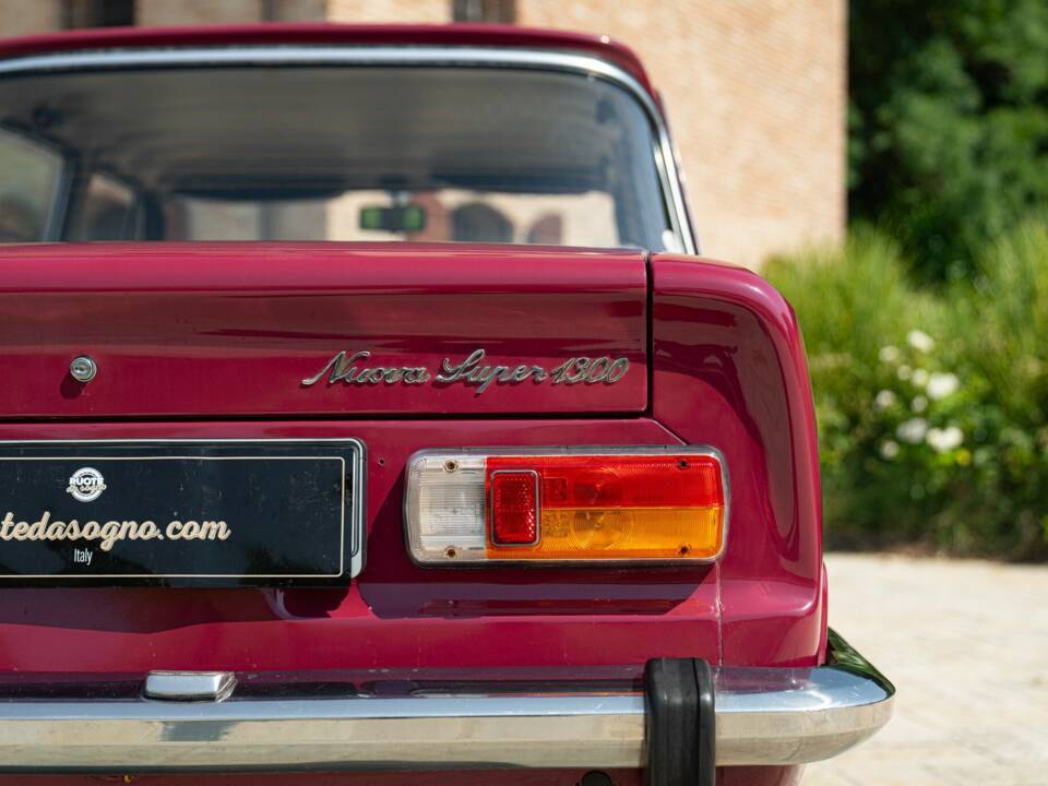 Immagine 10/50 di Alfa Romeo Giulia Nuova Super 1300 (1974)
