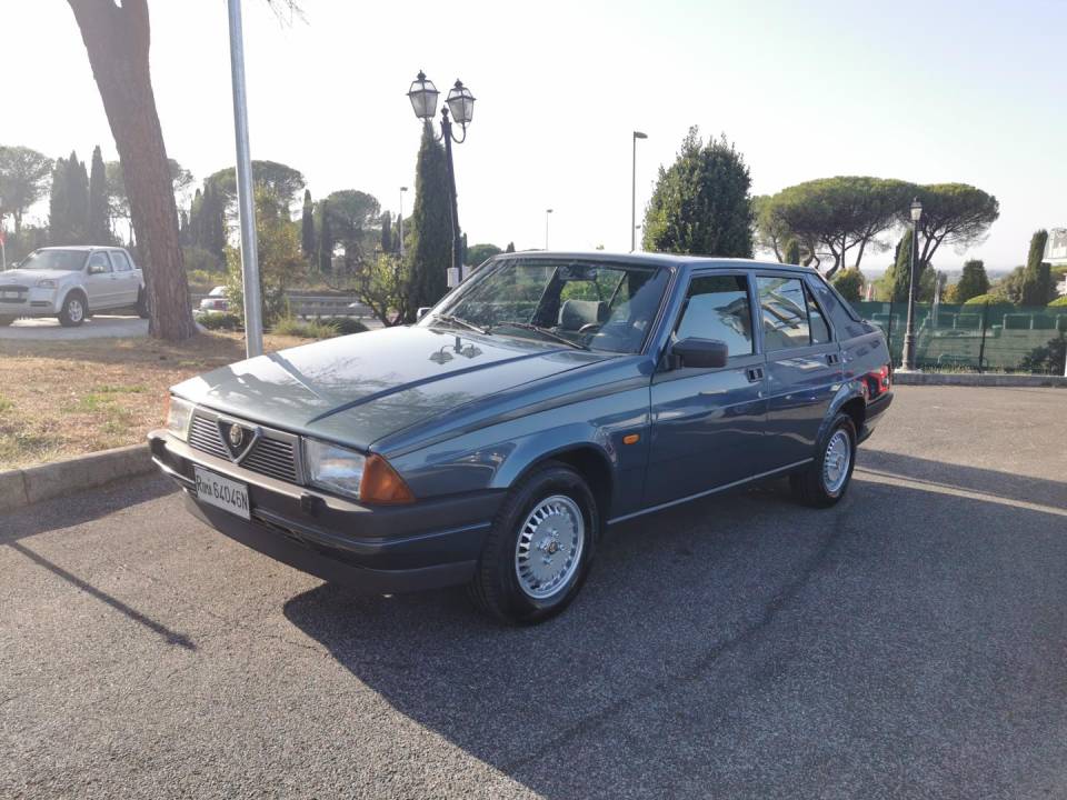 Bild 4/45 von Alfa Romeo 75 1.8 (1987)