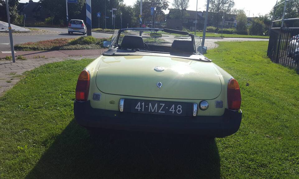 Image 5/8 of MG MGB (1976)