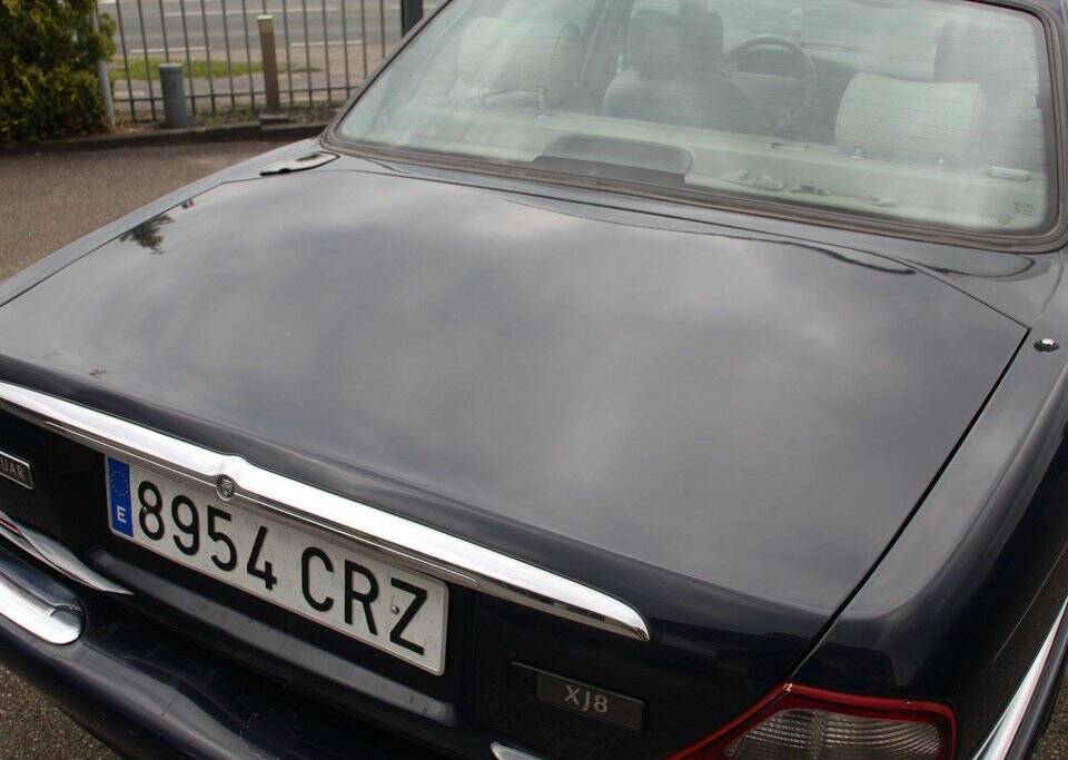 Bild 7/8 von Jaguar XJ 8 Executive (1997)