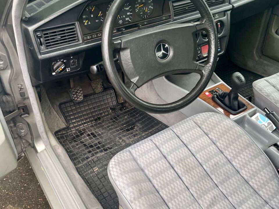 Bild 6/12 von Mercedes-Benz 190 D 2.5 (1990)